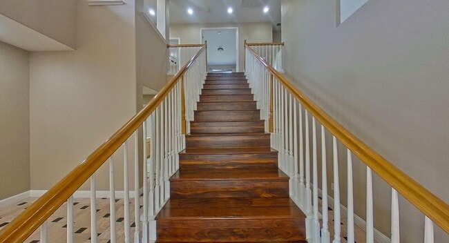Building Photo - 1692 Woodhaven Cir