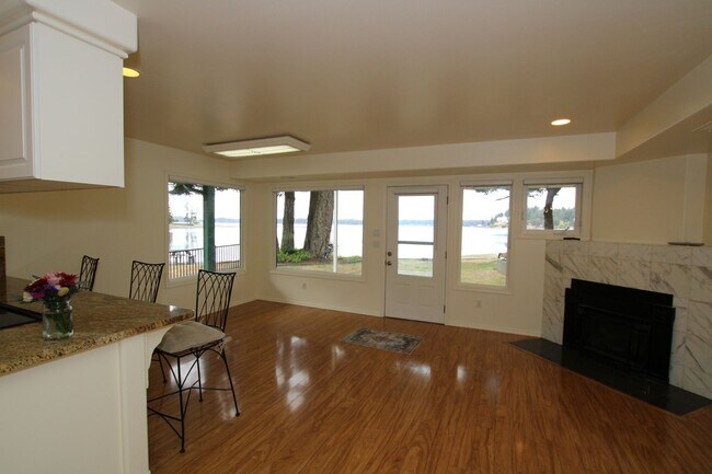 Building Photo - 2 Bedroom Waterfront Home In Gig Harbor
