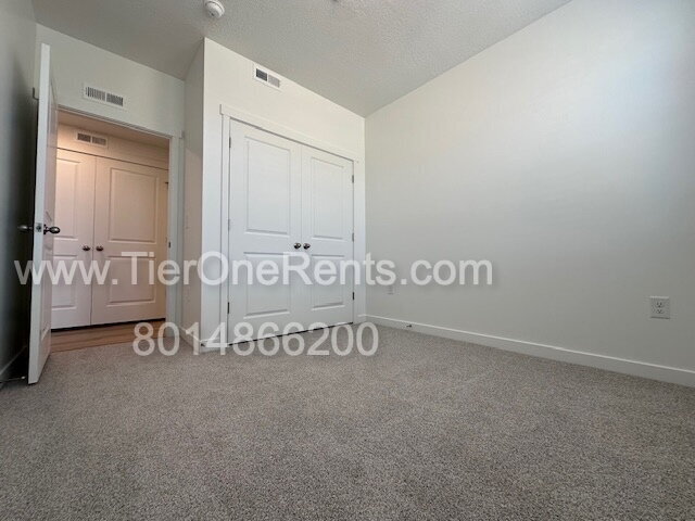 Building Photo - Move-in special:  First month's rent free!