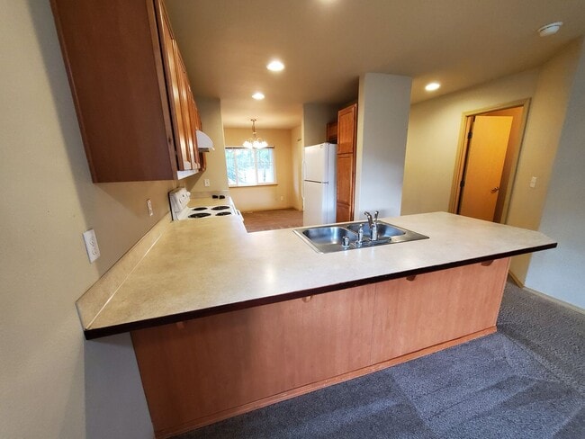 Building Photo - Left Side Duplex Available
