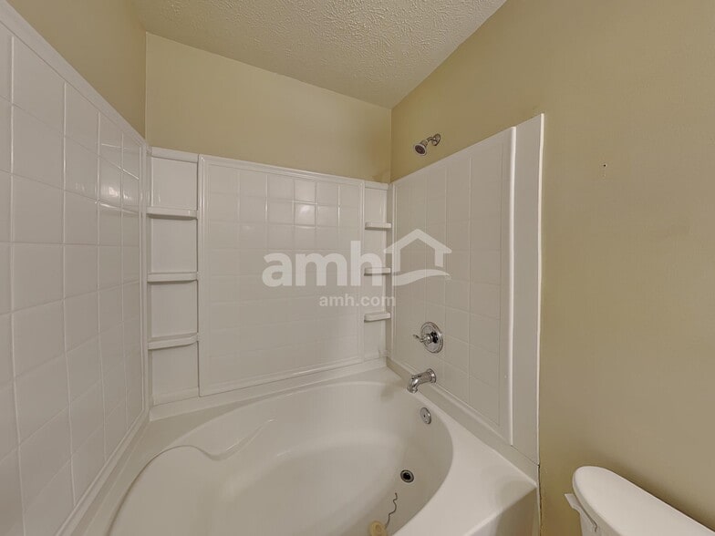 Building Photo - 926 Littleton Dr