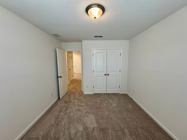 Building Photo - Beautiful New 3BR/2.5BA Townhouse