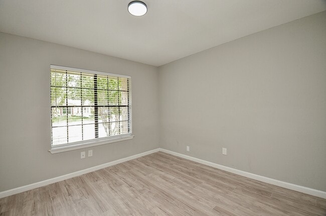 Building Photo - 22018 Grand Forks Dr