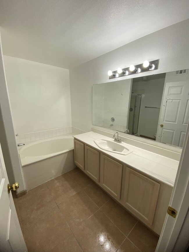 Building Photo - AMERICANA Property Mgmt - Downstairs 2 bed...