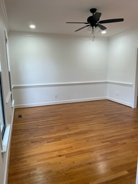 Living room - 5 Oakwind Ct