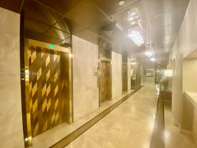 Building Photo - 1800 NE 114th St