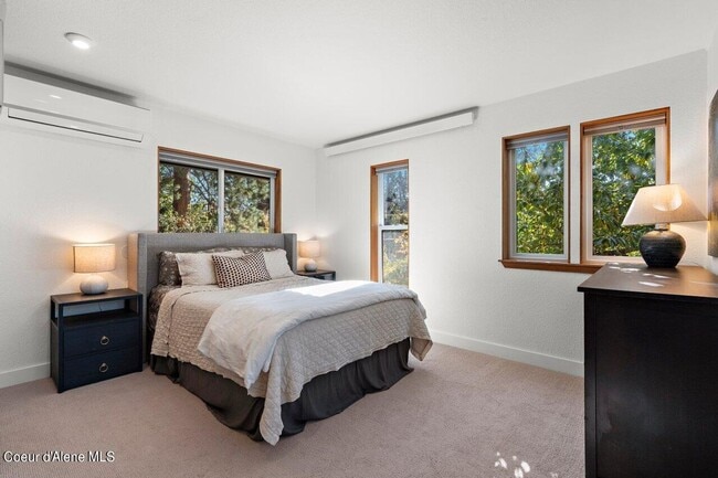 Building Photo - Great CDA Location!