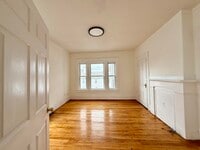 Building Photo - 28 Brook St