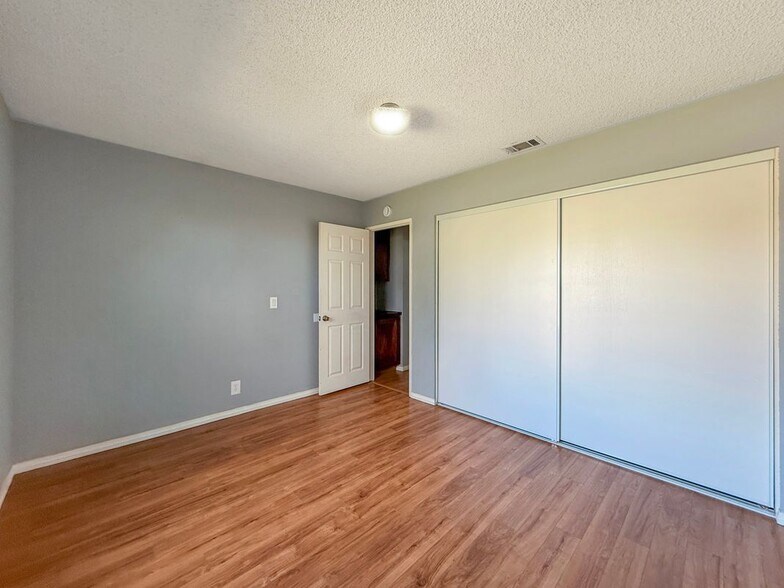 Building Photo - 2500 Topaz Ln