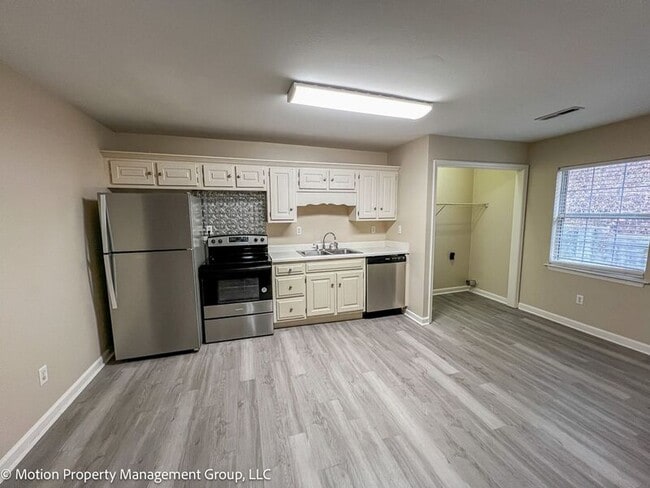 Building Photo - 1632 Hamlet Dr