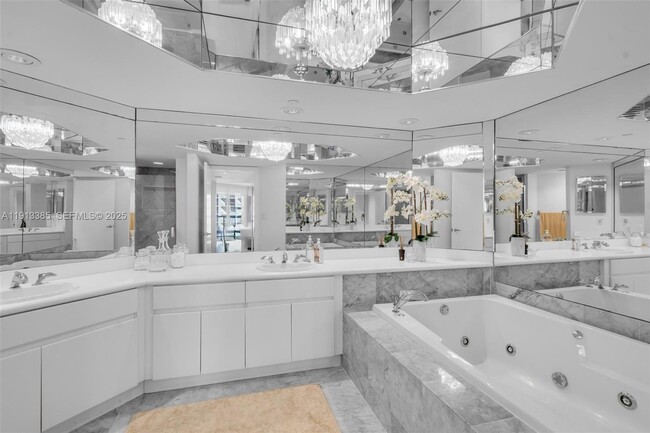 Building Photo - 16485 Collins Ave