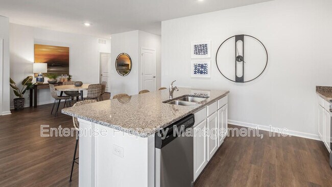 Building Photo - 230 Kipling Dr