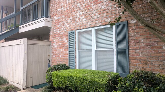 Building Photo - 845 Augusta Dr