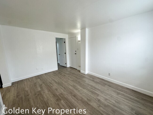 Building Photo - 1BR/1BA Apartment Across From the Beach!