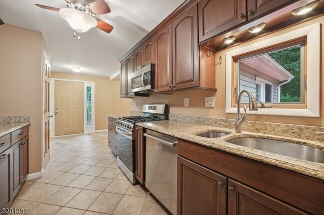 Building Photo - 129 Camp Trail