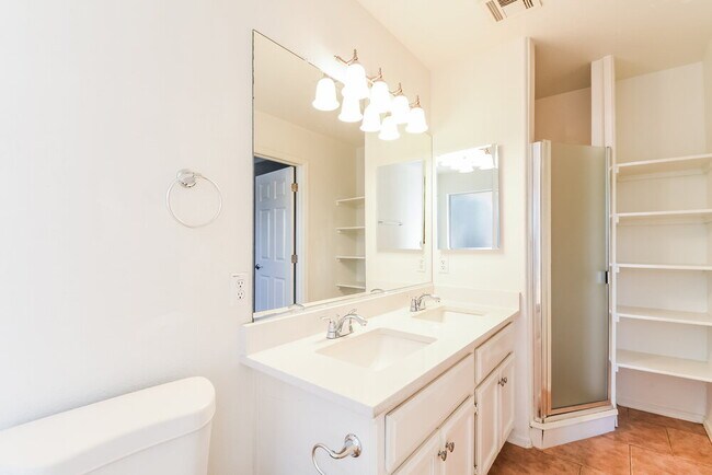 Building Photo - 1917 E Marquette Dr