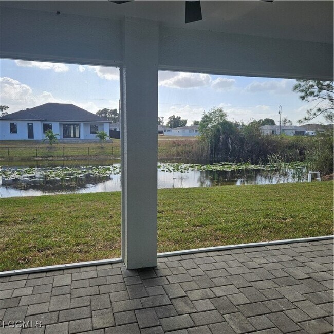 Building Photo - 1010 NE 34th Ln