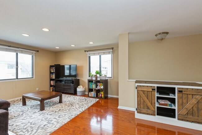 Building Photo - 1422 Tonset Ln