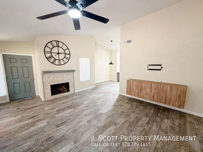 Building Photo - 6424 W Becker Ln