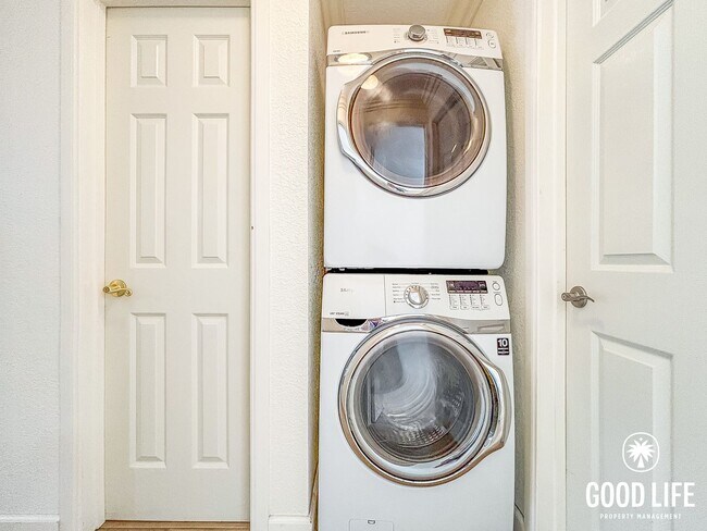 Building Photo - Bright 2BD/2BA Condo in Golden Hill with In-Unit Laundry & Tandem Parking