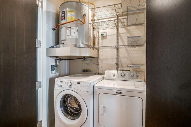 Building Photo - Come Live in Historic Montgomery Plaza- East Tower- 2 bed, 2 bath- 76107