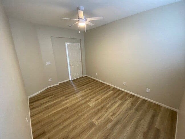 Building Photo - 10509 Foggy Glen Ave