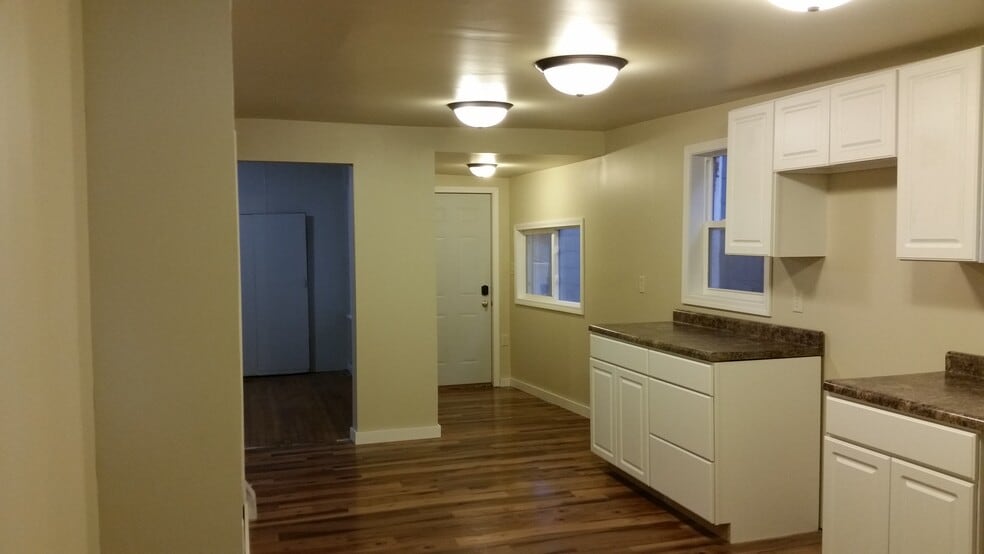 Kitchen - 206 West Bluff Street
