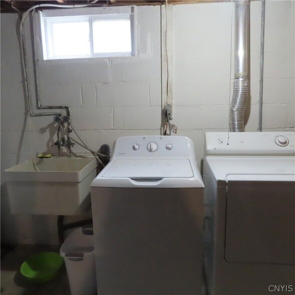 Building Photo - 5265 Jamesville Rd