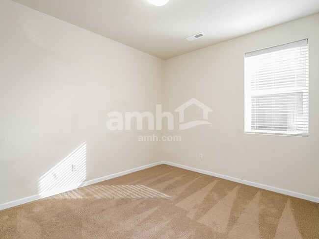 Building Photo - 326 York St