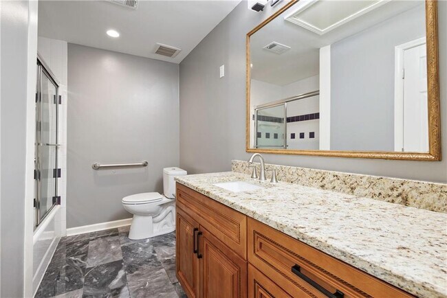Building Photo - 25309 Plantation Dr NE
