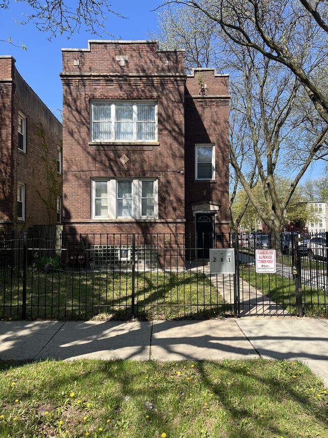 Primary Photo - 1656 N Linder Ave