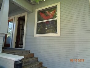 Building Photo - 437 Douglas St