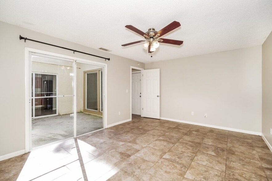 Building Photo - 225 Bayhead Dr