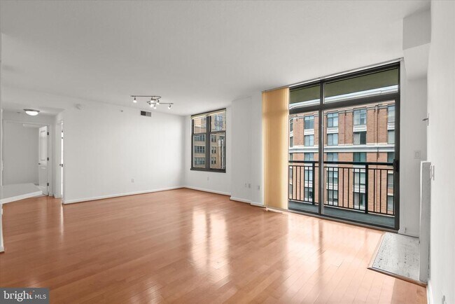 Building Photo - 1021 N Garfield St