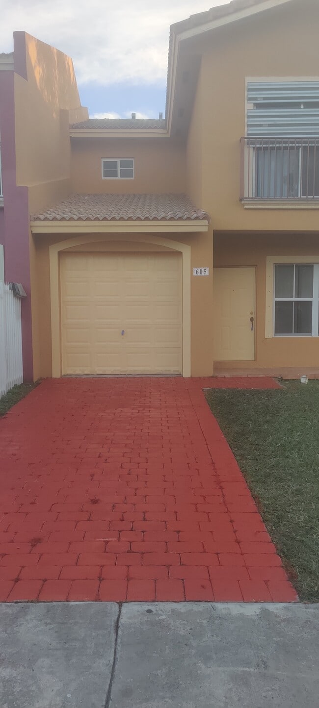 Primary Photo - 605 SW 10th St