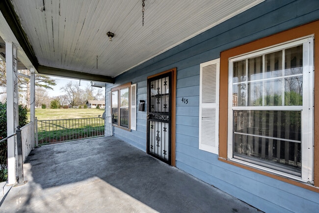 Building Photo - 415 19th St S