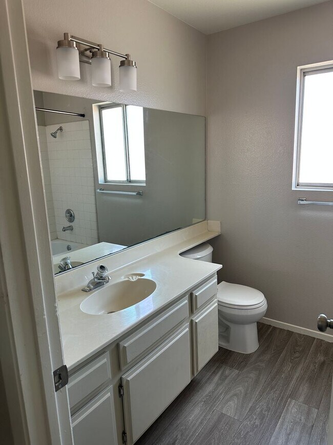 Building Photo - 126 Elegante Way