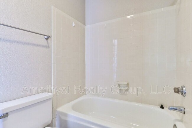 Building Photo - 11666 N 28th Dr