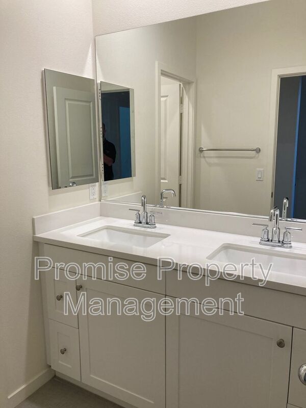 Building Photo - 4140 Sitio Cielo