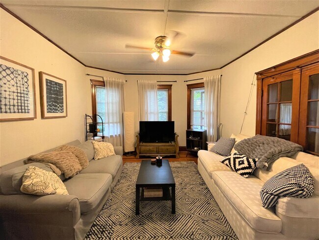 Primary Photo - 95 Bartlett St