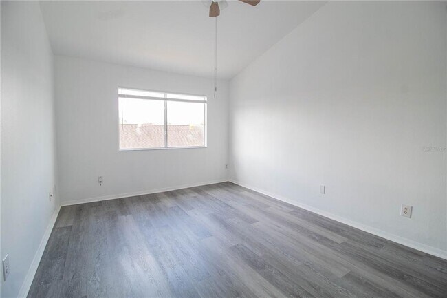 Building Photo - 235 Mango Dr