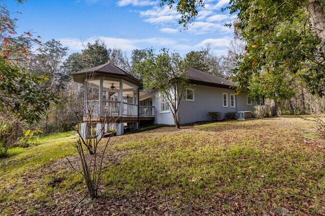 Building Photo - Executive Lakefront in Gainesville - Available NOW