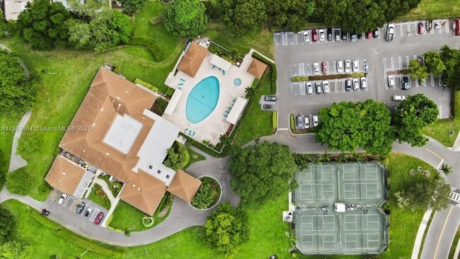 Building Photo - 901 NW 26th Ave