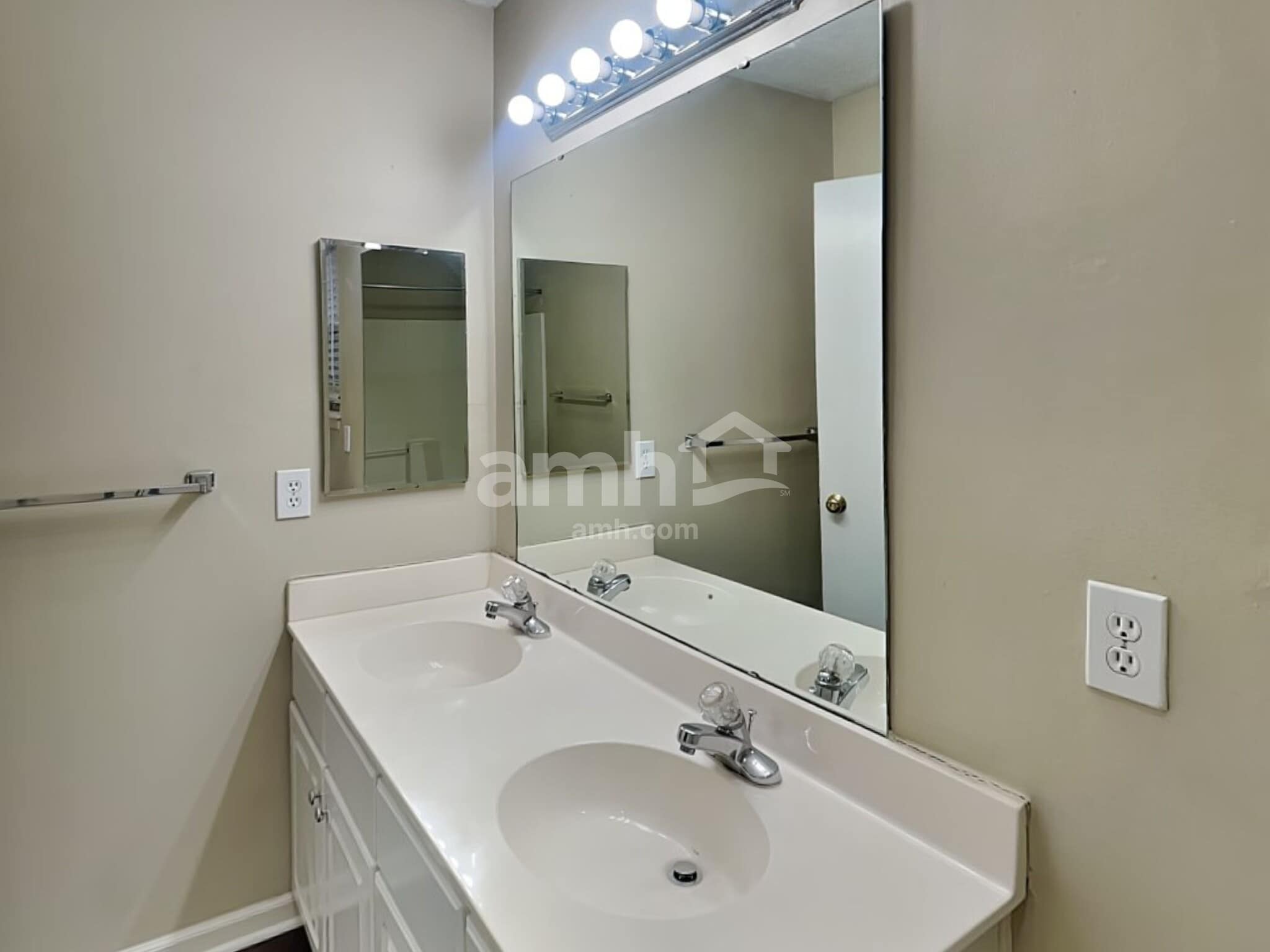 Building Photo - 16518 Amber Field Dr