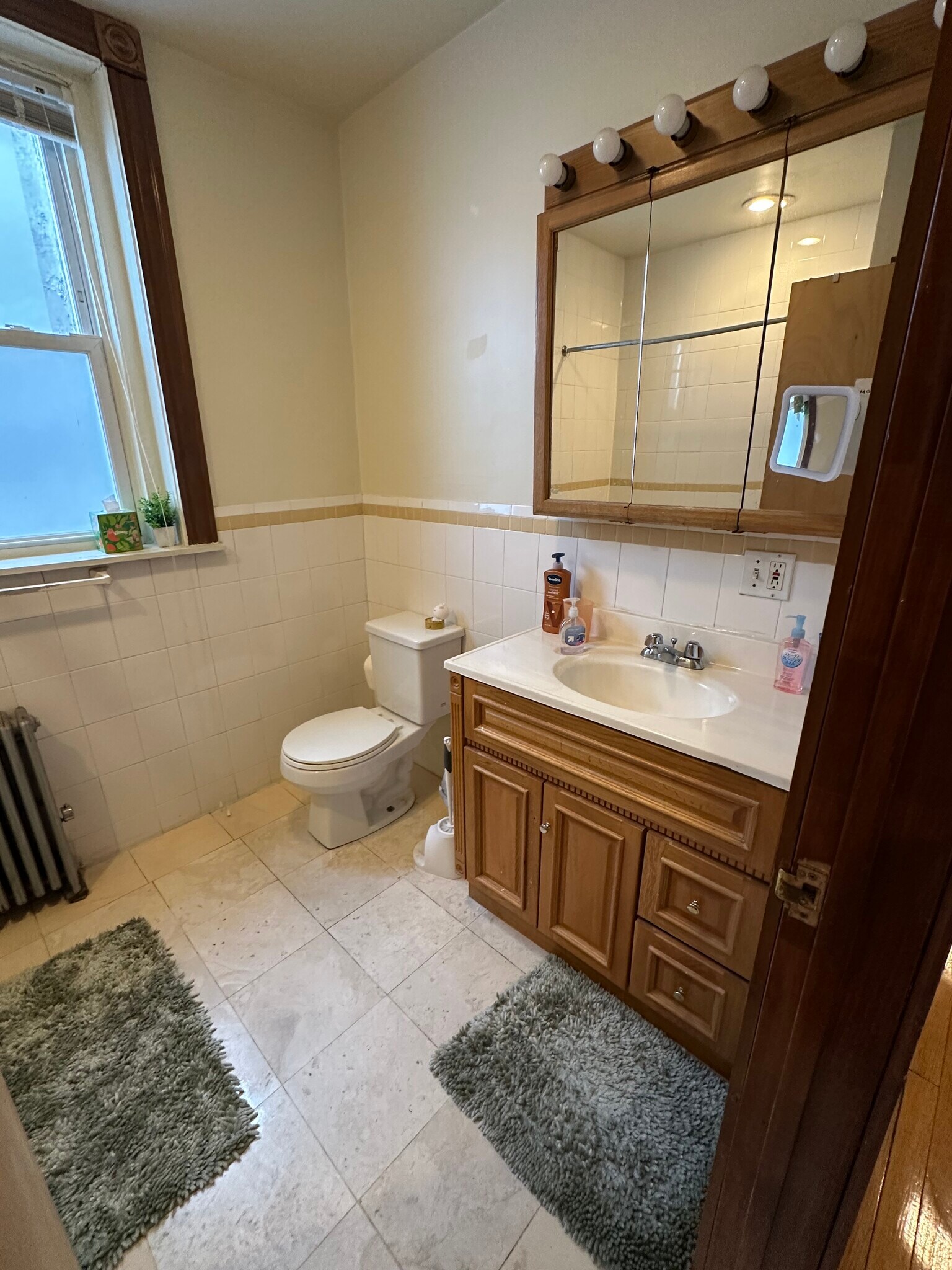 Building Photo - 52 Babcock St