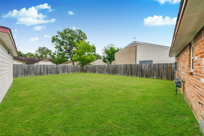 Building Photo - 15834 Fern Basin Dr