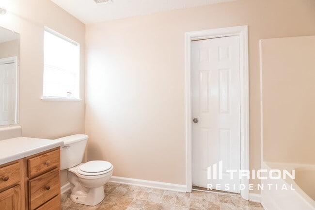 Building Photo - 207 Denby Cir