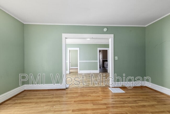 Building Photo - 1051 Pine Ave NW