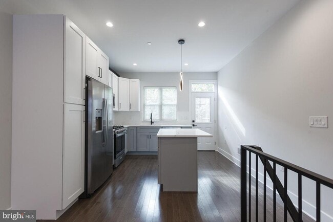 Building Photo - 2722 Latona St