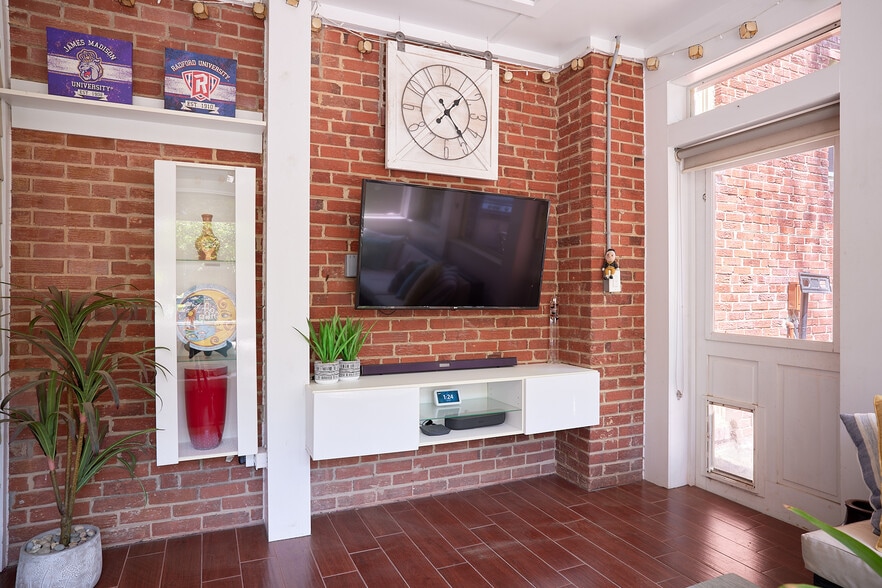 Screened Porch - 5936 3rd St N